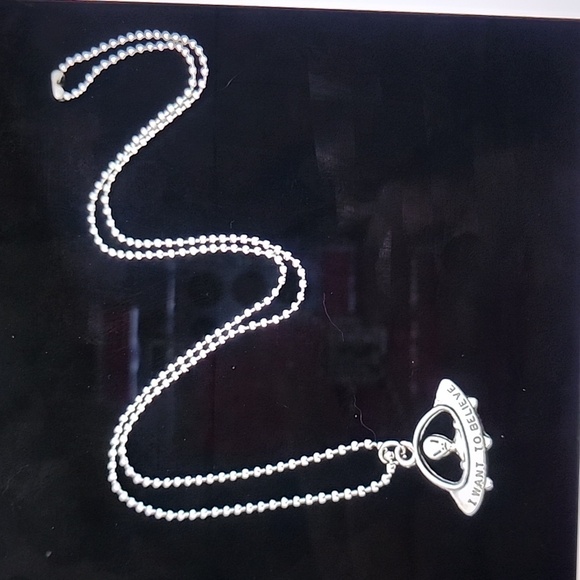 UFO Alien necklace - Picture 5 of 5